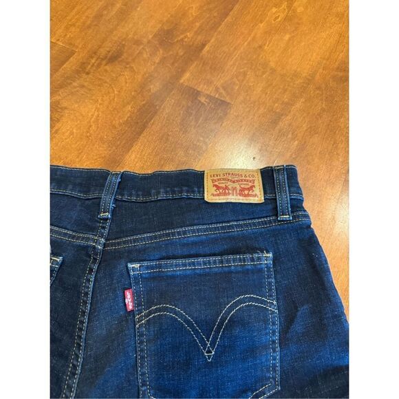 Women’s Levi’s Bermuda shorts size 30 waist - Picture 3 of 4